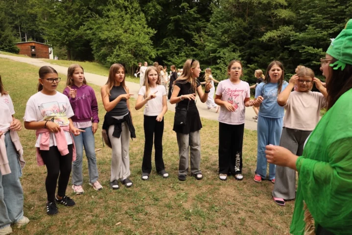deti v letnom tábore Fantázia – 5. fantastický turnus 2026, 8. deň, Začarovaná krajina – fotka 3 z 101