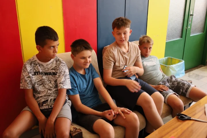 deti v letnom tábore Fantázia – 5. fantastický turnus 2026, 2. deň, Príprava na večerný program – fotka 67 z 82