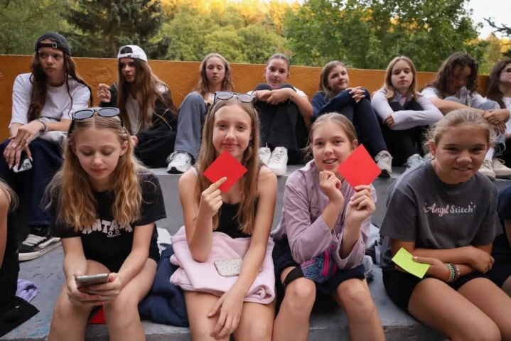 deti v letnom tábore Fantázia – 5. fantastický turnus 2026, 2. deň, Slávnostná klobúkovácia – fotka 9 z 87