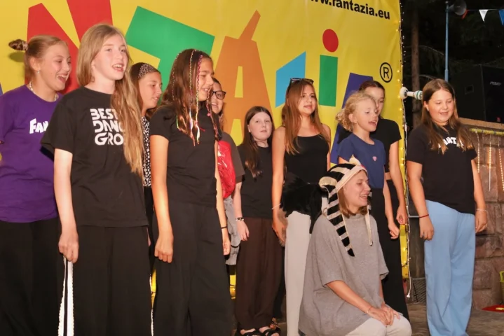 deti v letnom tábore Fantázia – 5. fantastický turnus 2026, 2. deň, Slávnostná klobúkovácia – fotka 48 z 87