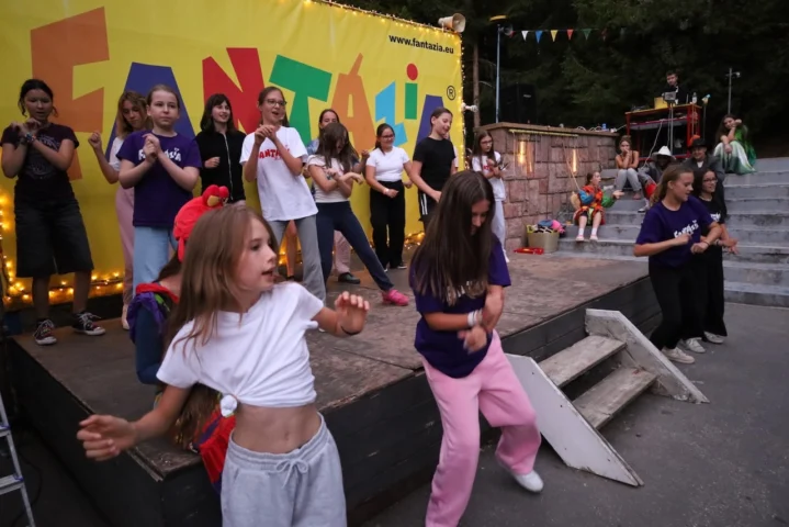 deti v letnom tábore Fantázia – 5. fantastický turnus 2026, 2. deň, Slávnostná klobúkovácia – fotka 61 z 87
