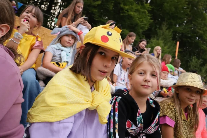 deti v letnom tábore Fantázia – 5. fantastický turnus 2026, 2. deň, Slávnostná klobúkovácia – fotka 13 z 87