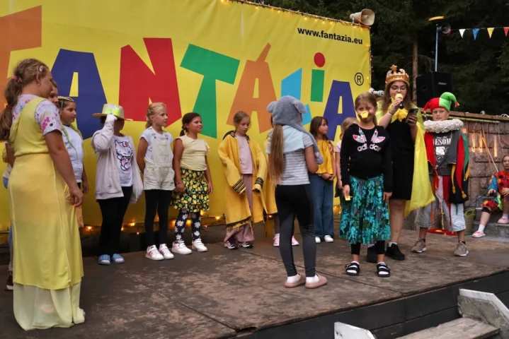 deti v letnom tábore Fantázia – 5. fantastický turnus 2026, 2. deň, Slávnostná klobúkovácia – fotka 42 z 87