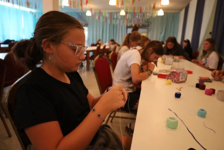 deti v letnom tábore Fantázia – 5. fantastický turnus 2026, 2. deň, Fantastické kluby popoludni – fotka 76 z 94