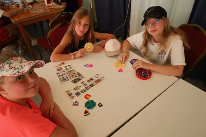 deti v letnom tábore Fantázia – 5. fantastický turnus 2026, 2. deň, Fantastické kluby dopoludnia – fotka 101 z 137