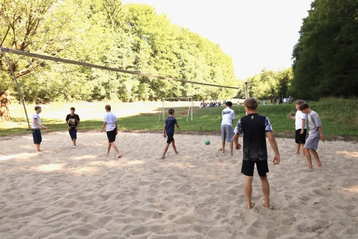 deti v letnom tábore Fantázia – 5. fantastický turnus 2026, 2. deň, Fantastické kluby dopoludnia – fotka 41 z 137