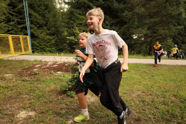 deti v letnom tábore Fantázia – 6. fantastický turnus 2026, 4. deň, Tajomstvo lesa – fotka 25 z 54
