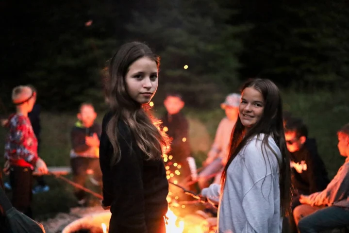 deti v letnom tábore Fantázia – 6. fantastický turnus 2026, 4. deň, Opekacka – fotka 25 z 64