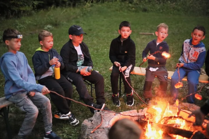 deti v letnom tábore Fantázia – 6. fantastický turnus 2026, 4. deň, Opekacka – fotka 13 z 64