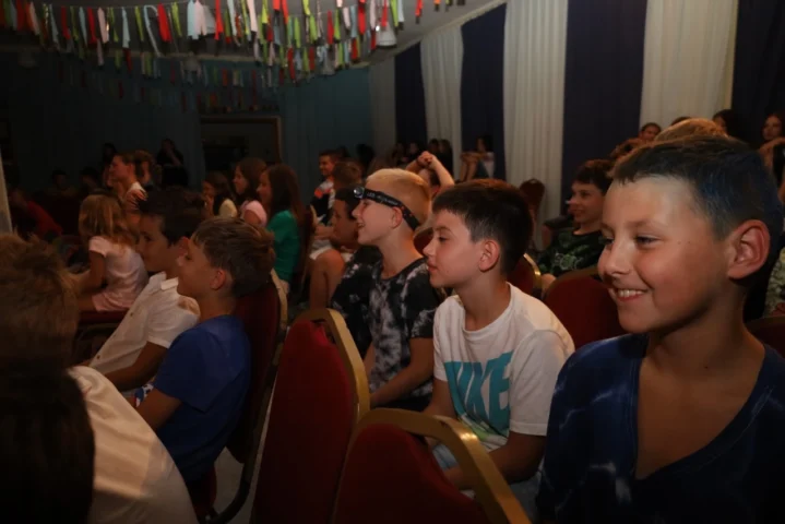 deti v letnom tábore Fantázia – 6. fantastický turnus 2026, 6. deň, Fantázia má talent a Gala – fotka 28 z 88