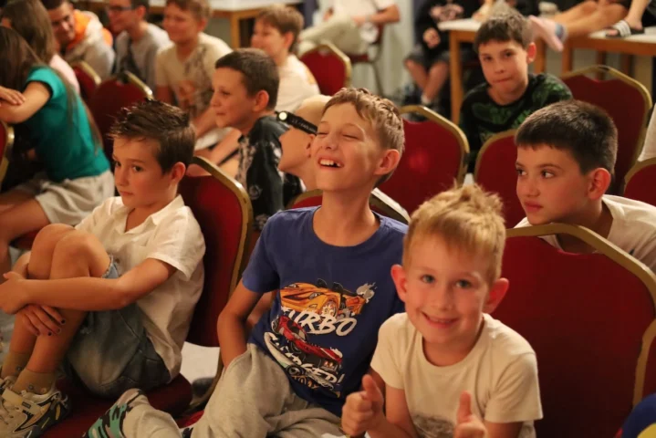 deti v letnom tábore Fantázia – 6. fantastický turnus 2026, 6. deň, Fantázia má talent a Gala – fotka 54 z 88