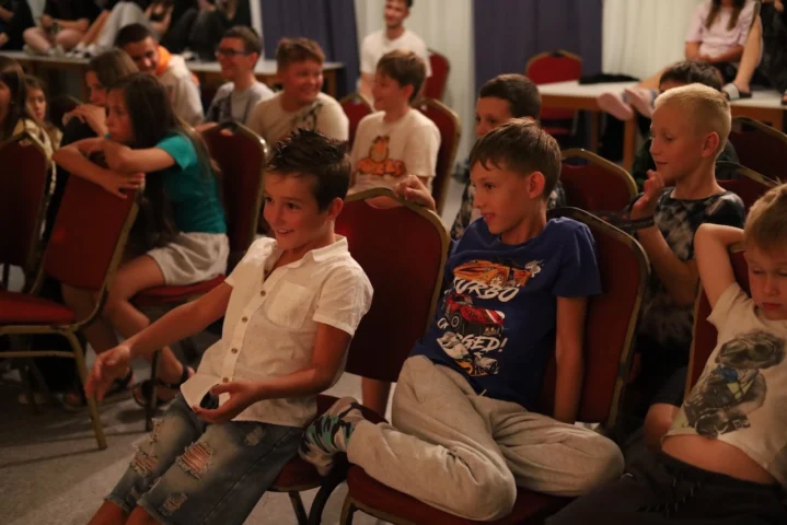 deti v letnom tábore Fantázia – 6. fantastický turnus 2026, 6. deň, Fantázia má talent a Gala – fotka 48 z 88