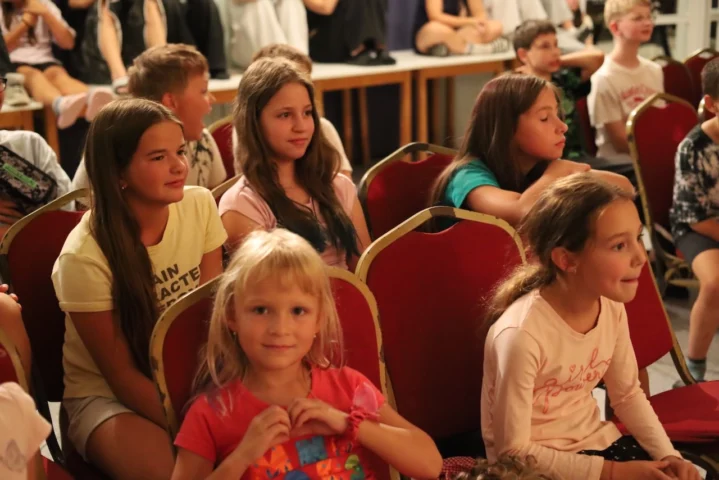 deti v letnom tábore Fantázia – 6. fantastický turnus 2026, 6. deň, Fantázia má talent a Gala – fotka 49 z 88