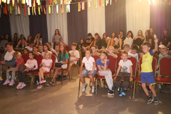 deti v letnom tábore Fantázia – 6. fantastický turnus 2026, 6. deň, Fantázia má talent a Gala – fotka 13 z 88