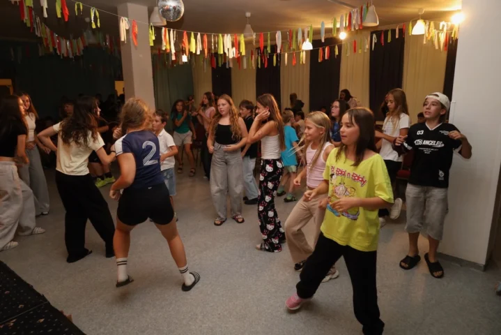 deti v letnom tábore Fantázia – 6. fantastický turnus 2026, 6. deň, Fantázia má talent a Gala – fotka 76 z 88