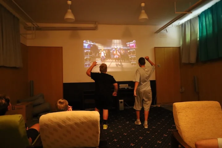 deti v letnom tábore Fantázia – 6. fantastický turnus 2026, 6. deň, Fantastické kluby dopoludnia – fotka 39 z 88