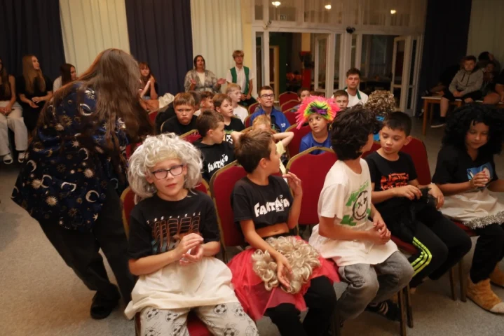 deti v letnom tábore Fantázia – 6. fantastický turnus 2026, 2. deň, Klobúkovácia – fotka 19 z 119