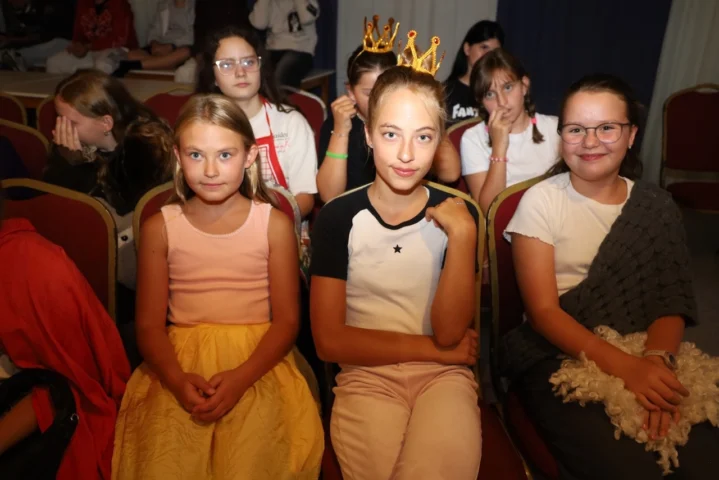 deti v letnom tábore Fantázia – 6. fantastický turnus 2026, 2. deň, Klobúkovácia – fotka 6 z 119
