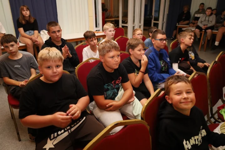 deti v letnom tábore Fantázia – 6. fantastický turnus 2026, 2. deň, Klobúkovácia – fotka 33 z 119