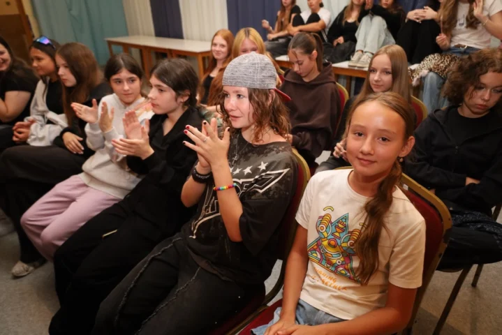 deti v letnom tábore Fantázia – 6. fantastický turnus 2026, 2. deň, Klobúkovácia – fotka 32 z 119