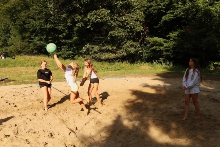 deti v letnom tábore Fantázia – 6. fantastický turnus 2026, 2. deň, Fantastické kluby popoludní – fotka 43 z 89