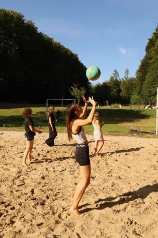 deti v letnom tábore Fantázia – 6. fantastický turnus 2026, 2. deň, Fantastické kluby popoludní – fotka 41 z 89