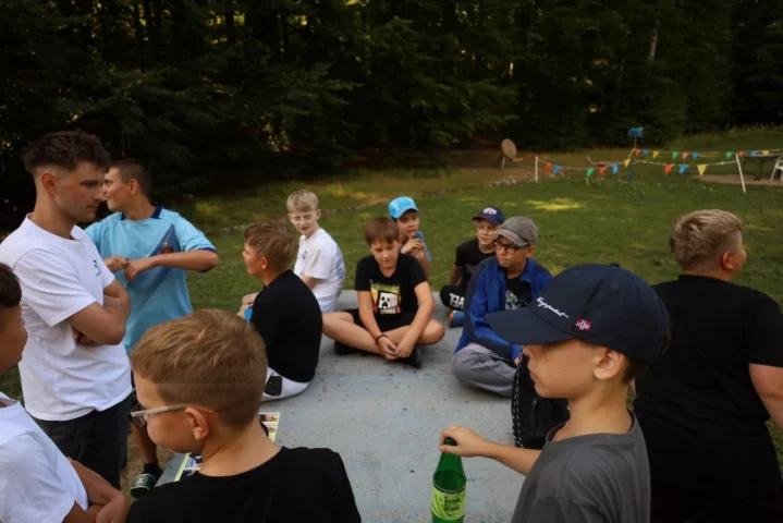 deti v letnom tábore Fantázia – 6. fantastický turnus 2026, 2. deň, Príprava na večer – fotka 56 z 63
