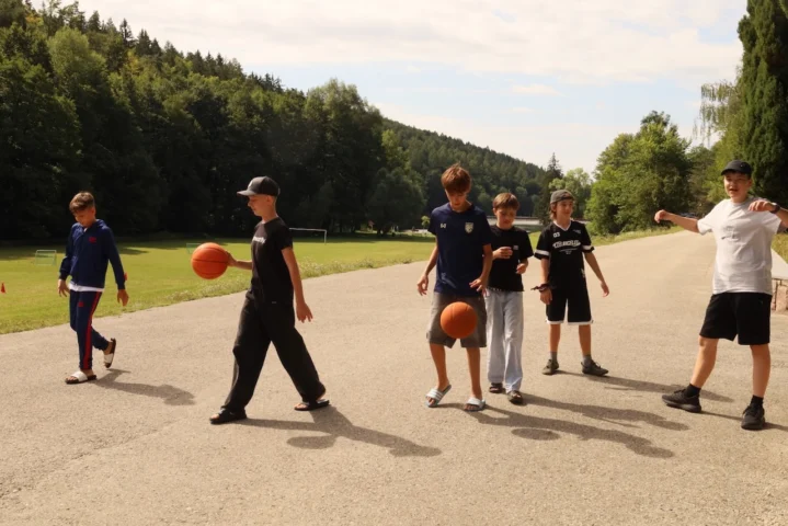 deti v letnom tábore Fantázia – 6. fantastický turnus 2026, 2. deň, Fantastické kluby dopoludnia – fotka 107 z 141