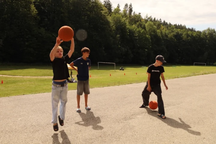 deti v letnom tábore Fantázia – 6. fantastický turnus 2026, 2. deň, Fantastické kluby dopoludnia – fotka 110 z 141