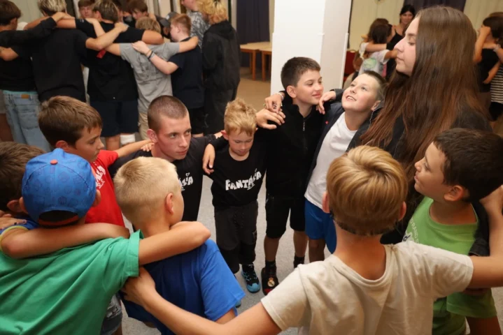 deti v letnom tábore Fantázia – 6. fantastický turnus 2026, 7. deň, Rozlúčka – fotka 82 z 133