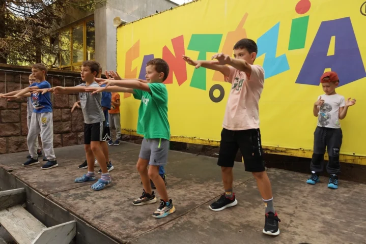 deti v letnom tábore Fantázia – 6. fantastický turnus 2026, 5. deň, Príprava na festival – fotka 9 z 65