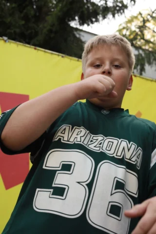 deti v letnom tábore Fantázia – 6. fantastický turnus 2026, 5. deň, Príprava na festival – fotka 52 z 65