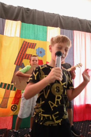 deti v letnom tábore Fantázia – 6. fantastický turnus 2026, 5. deň, Príprava na festival – fotka 13 z 65