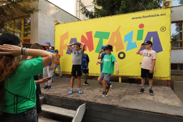 deti v letnom tábore Fantázia – 6. fantastický turnus 2026, 5. deň, Príprava na festival – fotka 2 z 65