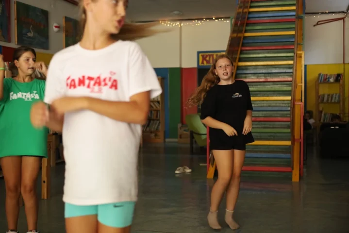 deti v letnom tábore Fantázia – 6. fantastický turnus 2026, 5. deň, Príprava na festival – fotka 65 z 65