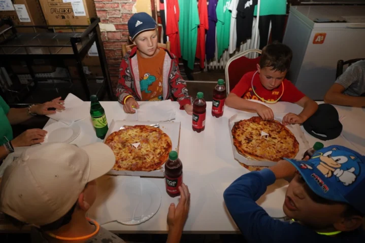 deti v letnom tábore Fantázia – 6. fantastický turnus 2026, 5. deň, Pizza party 1. družina – fotka 2 z 10