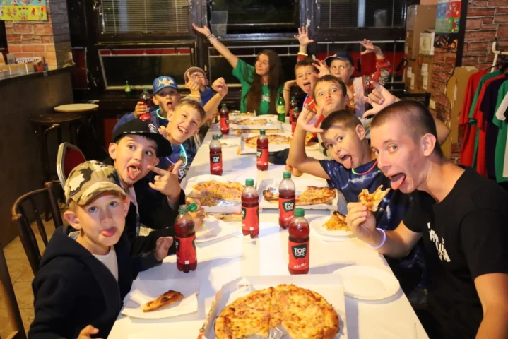 deti v letnom tábore Fantázia – 6. fantastický turnus 2026, 5. deň, Pizza party 1. družina – fotka 10 z 10