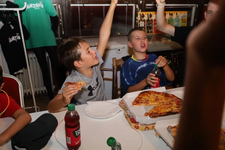 deti v letnom tábore Fantázia – 6. fantastický turnus 2026, 5. deň, Pizza party 1. družina – fotka 5 z 10