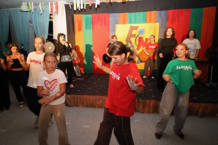 deti v letnom tábore Fantázia – 6. fantastický turnus 2026, 5. deň, Hudobný festival – fotka 72 z 131