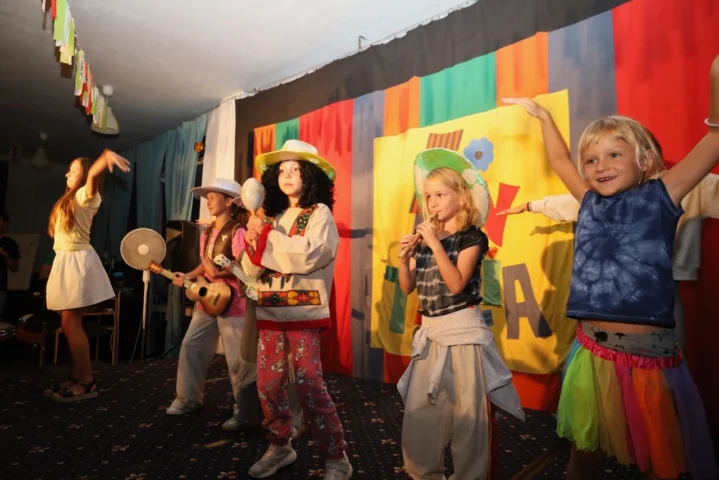 deti v letnom tábore Fantázia – 6. fantastický turnus 2026, 5. deň, Hudobný festival – fotka 47 z 131