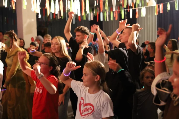 deti v letnom tábore Fantázia – 6. fantastický turnus 2026, 5. deň, Hudobný festival – fotka 20 z 131