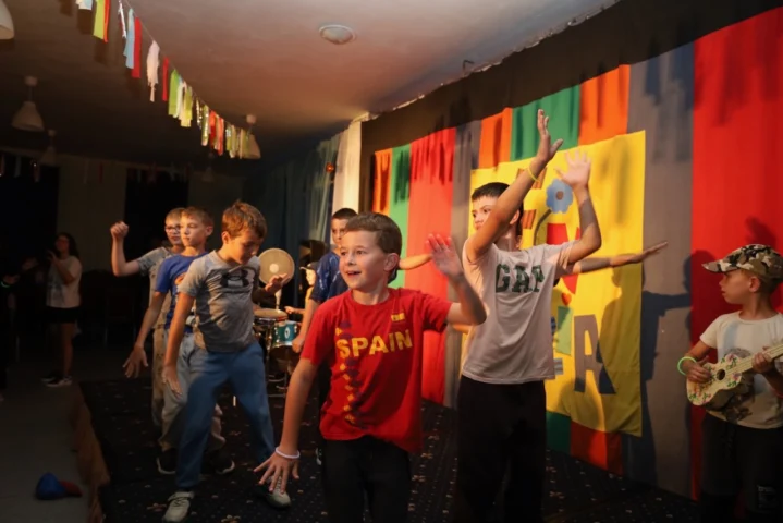 deti v letnom tábore Fantázia – 6. fantastický turnus 2026, 5. deň, Hudobný festival – fotka 40 z 131