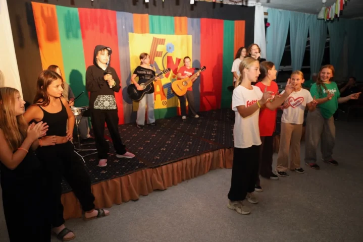 deti v letnom tábore Fantázia – 6. fantastický turnus 2026, 5. deň, Hudobný festival – fotka 74 z 131
