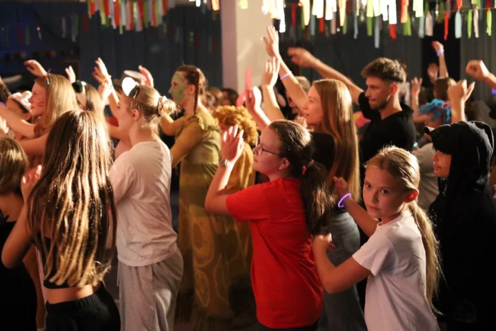 deti v letnom tábore Fantázia – 6. fantastický turnus 2026, 5. deň, Hudobný festival – fotka 19 z 131