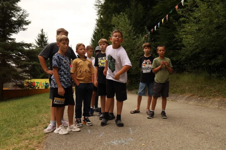 deti v letnom tábore Fantázia – 6. fantastický turnus 2026, 3. deň, Traf to! – fotka 97 z 122