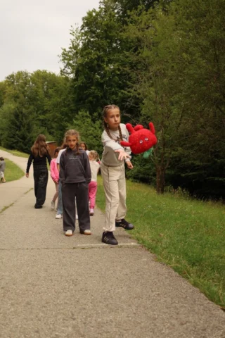 deti v letnom tábore Fantázia – 6. fantastický turnus 2026, 3. deň, Traf to! – fotka 86 z 122