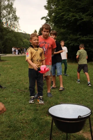 deti v letnom tábore Fantázia – 6. fantastický turnus 2026, 3. deň, Traf to! – fotka 17 z 122