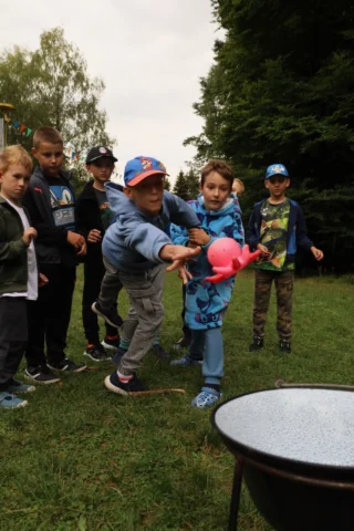 deti v letnom tábore Fantázia – 6. fantastický turnus 2026, 3. deň, Traf to! – fotka 3 z 122