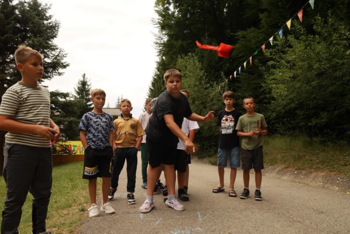 deti v letnom tábore Fantázia – 6. fantastický turnus 2026, 3. deň, Traf to! – fotka 96 z 122