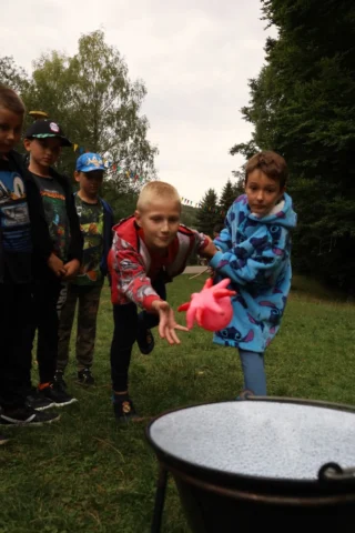 deti v letnom tábore Fantázia – 6. fantastický turnus 2026, 3. deň, Traf to! – fotka 6 z 122